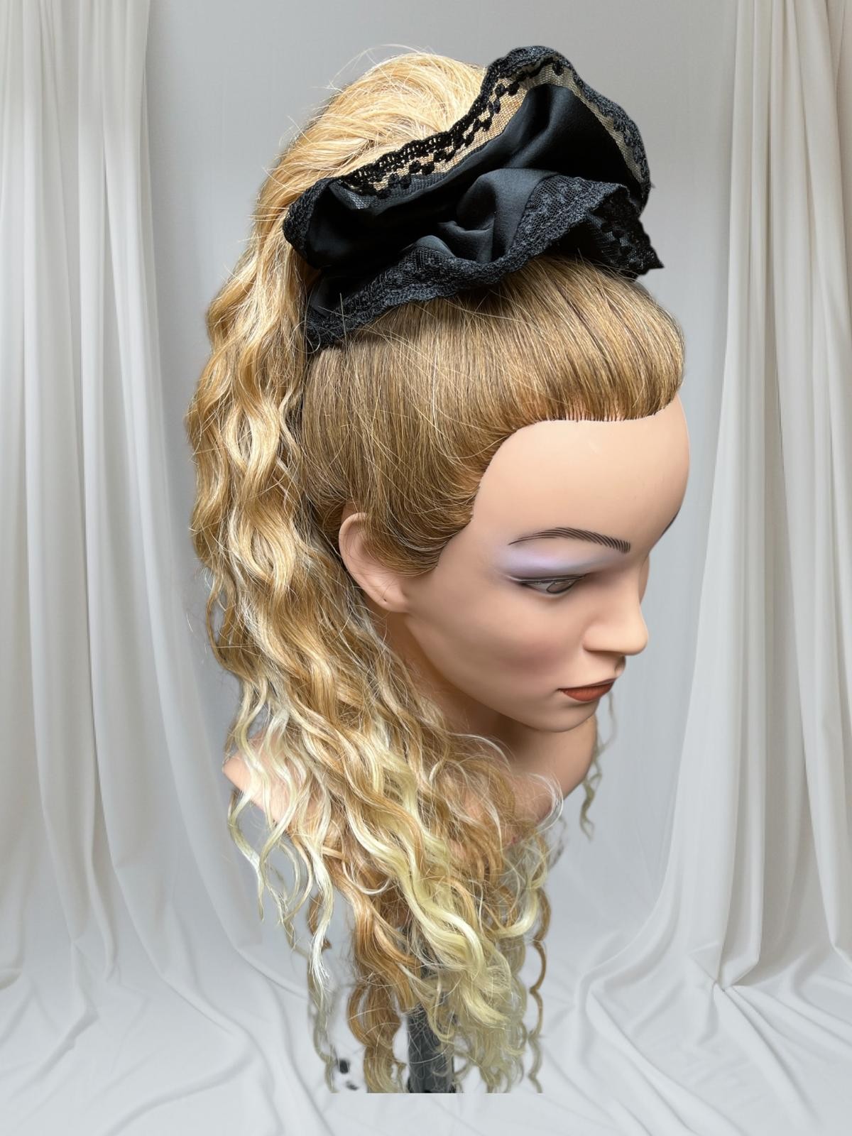 GUMKA CZARNA KORONKA 9