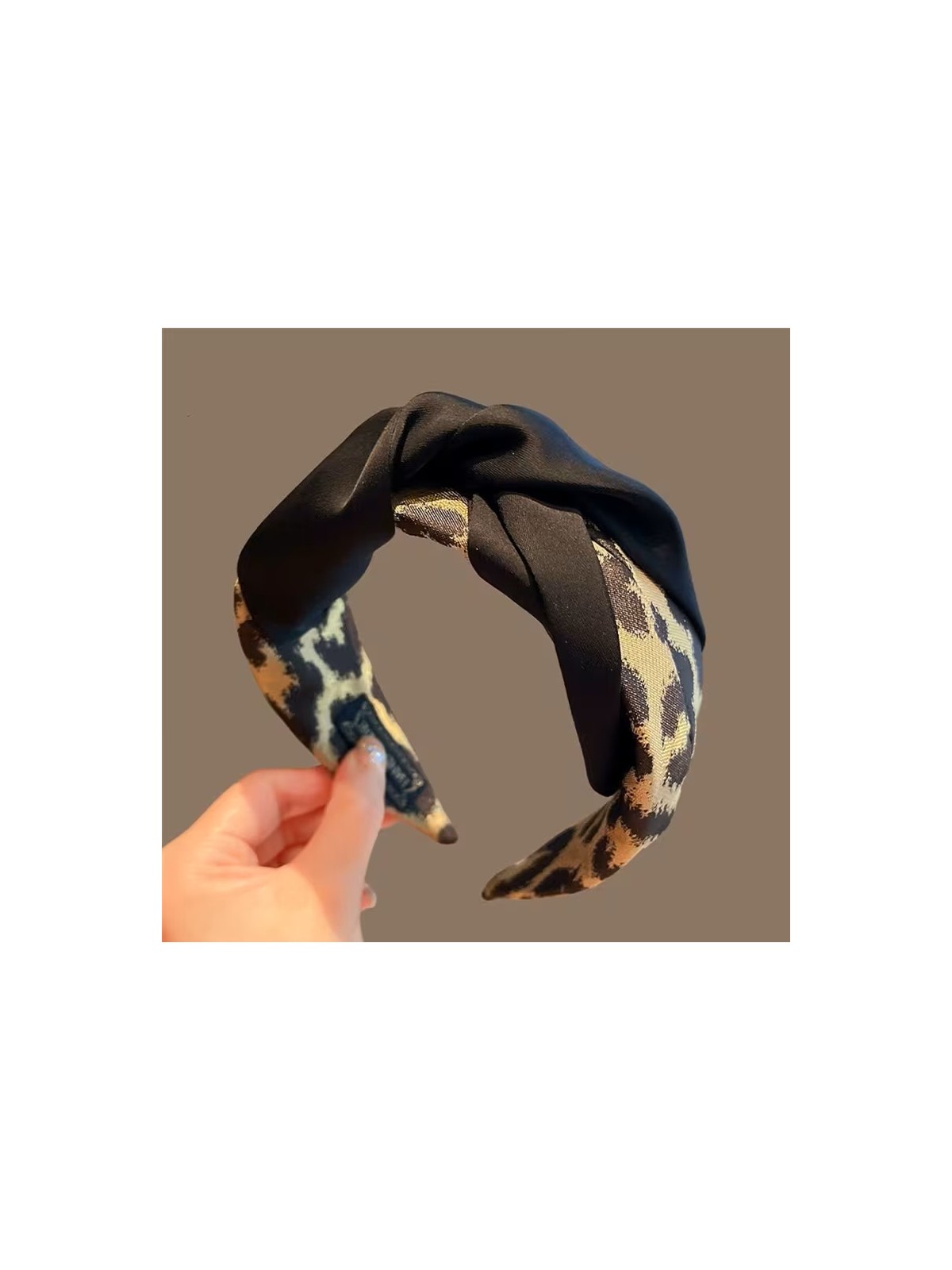 op 27 opaska czarna ze złotym