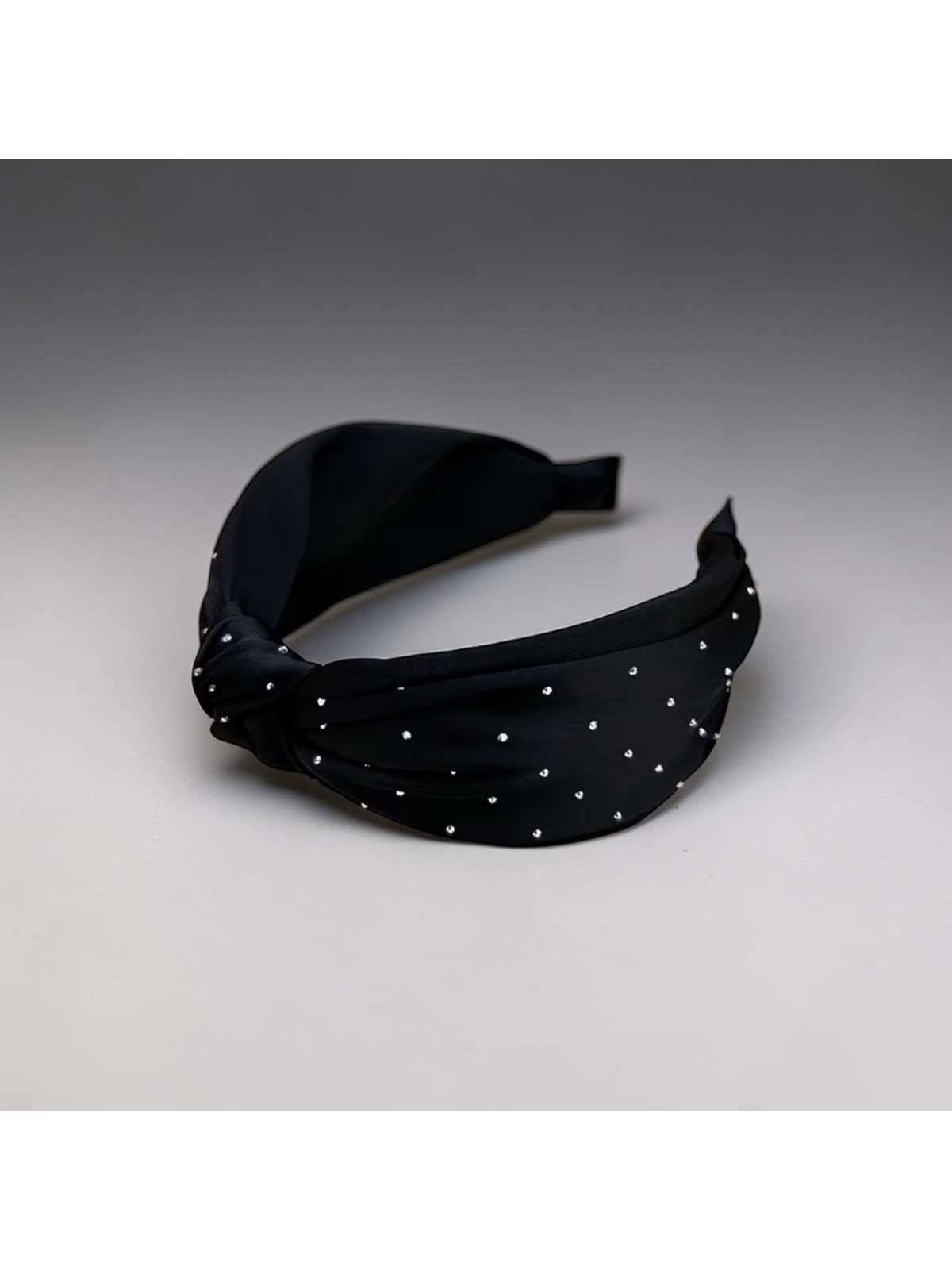 op 28 czarna satyna cyrkonie