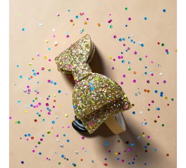 Op.47 KOKARDKA ZŁOTA Z BROKATEM NA GRZEBYKU