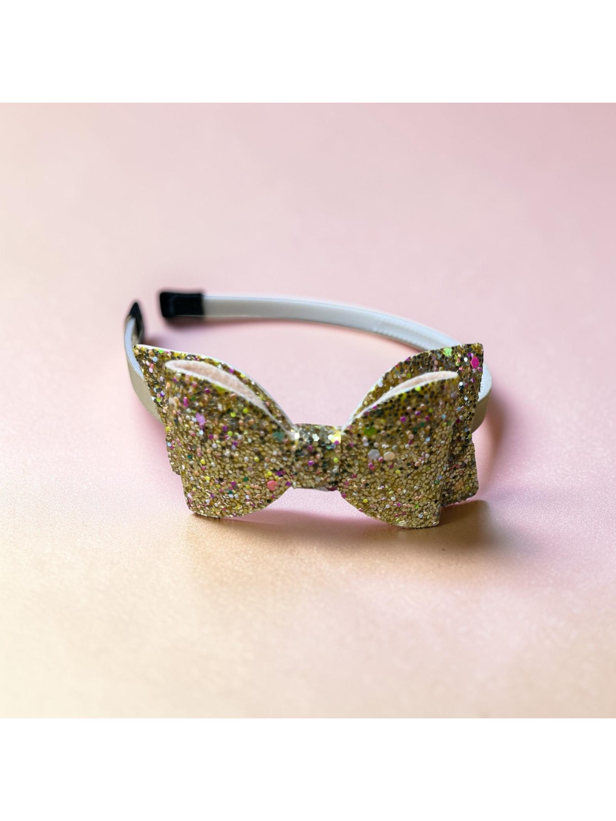 Op.47 KOKARDKA ZŁOTA Z BROKATEM NA GRZEBYKU