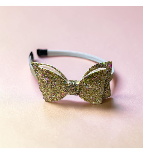 Op.47 KOKARDKA ZŁOTA Z BROKATEM NA GRZEBYKU