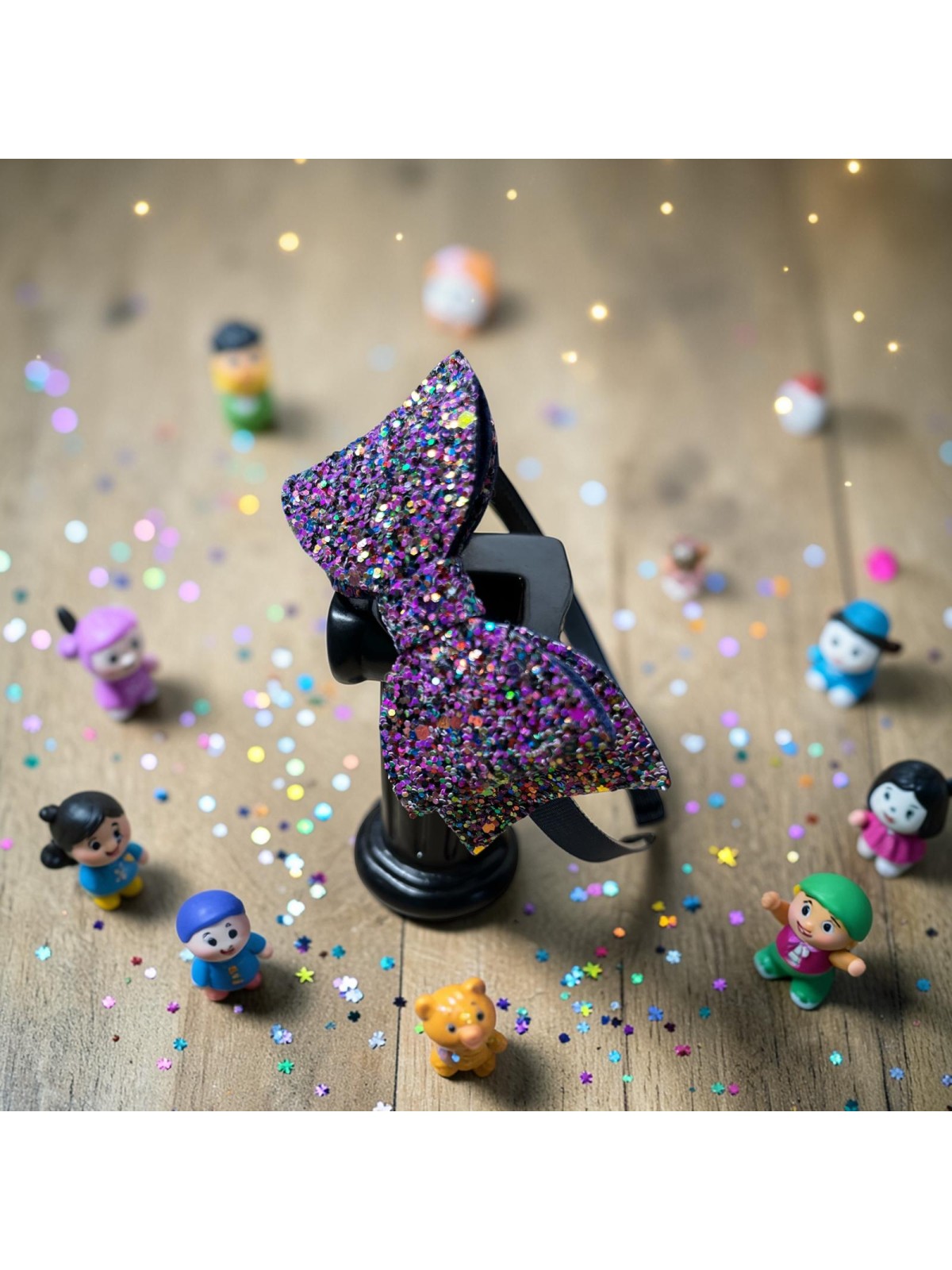 Op.48 KOKARDA FIOLETOWA Z BROKATEM NA GRZEBYKU