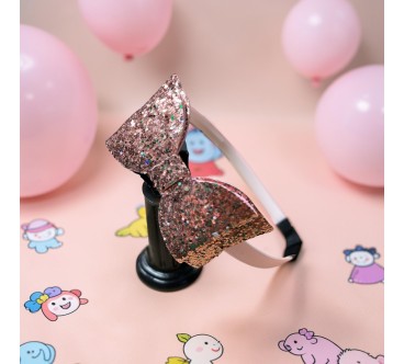 Op.49 KOKARDA ROZ Z BROKATEM NA GRZEBYKU