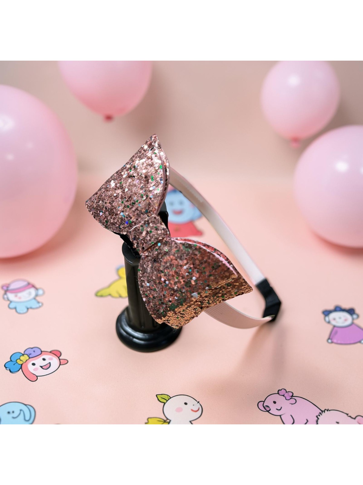 Op.49 KOKARDA ROZ Z BROKATEM NA GRZEBYKU