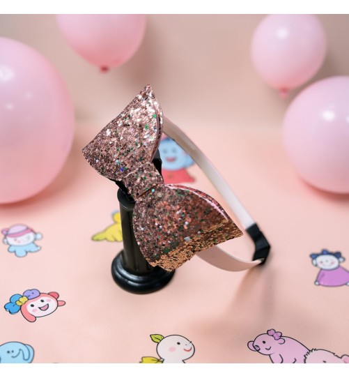 Op.49 KOKARDA ROZ Z BROKATEM NA GRZEBYKU