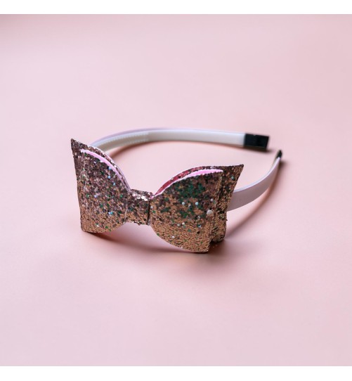 Op.49 KOKARDA ROZ Z BROKATEM NA GRZEBYKU