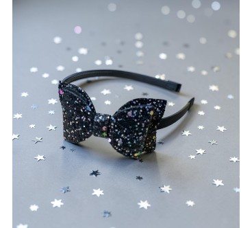 Op.50 KOKARDKA CZARNA Z BROKATEM NA GRZEBYKU