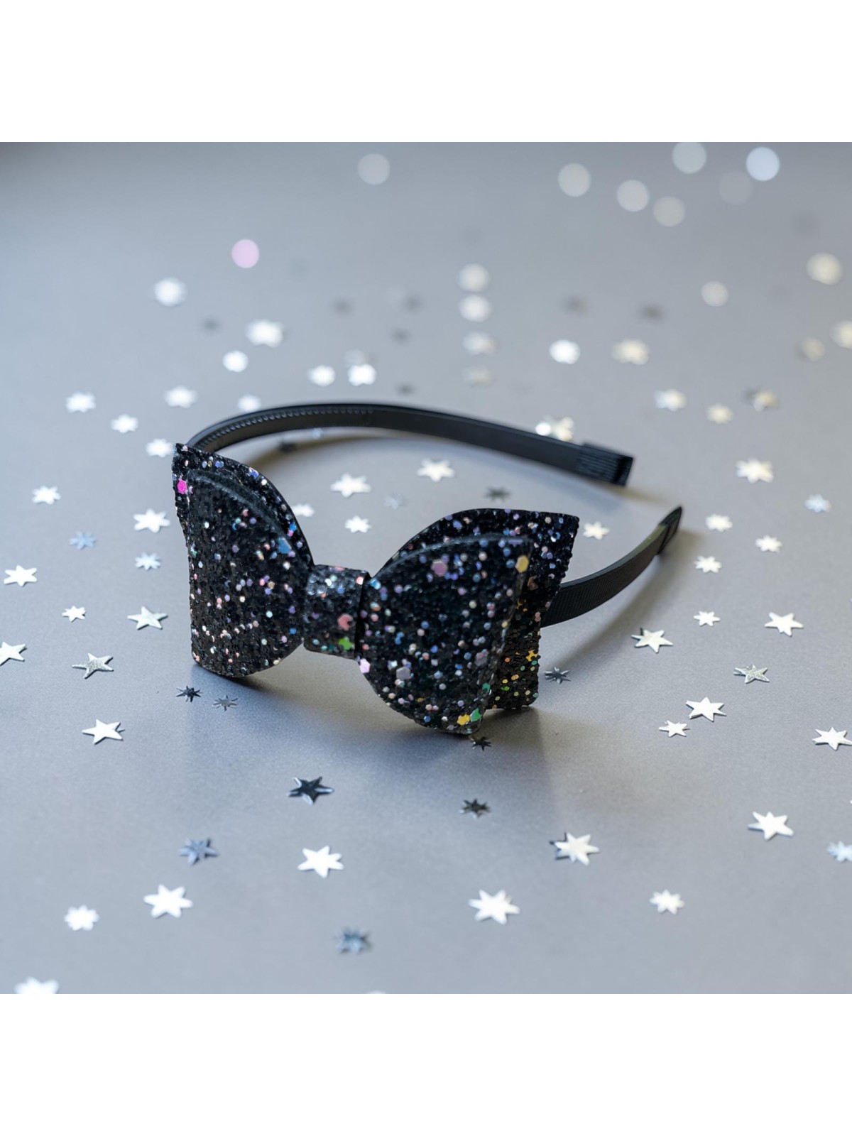 Op.50 KOKARDKA CZARNA Z BROKATEM NA GRZEBYKU