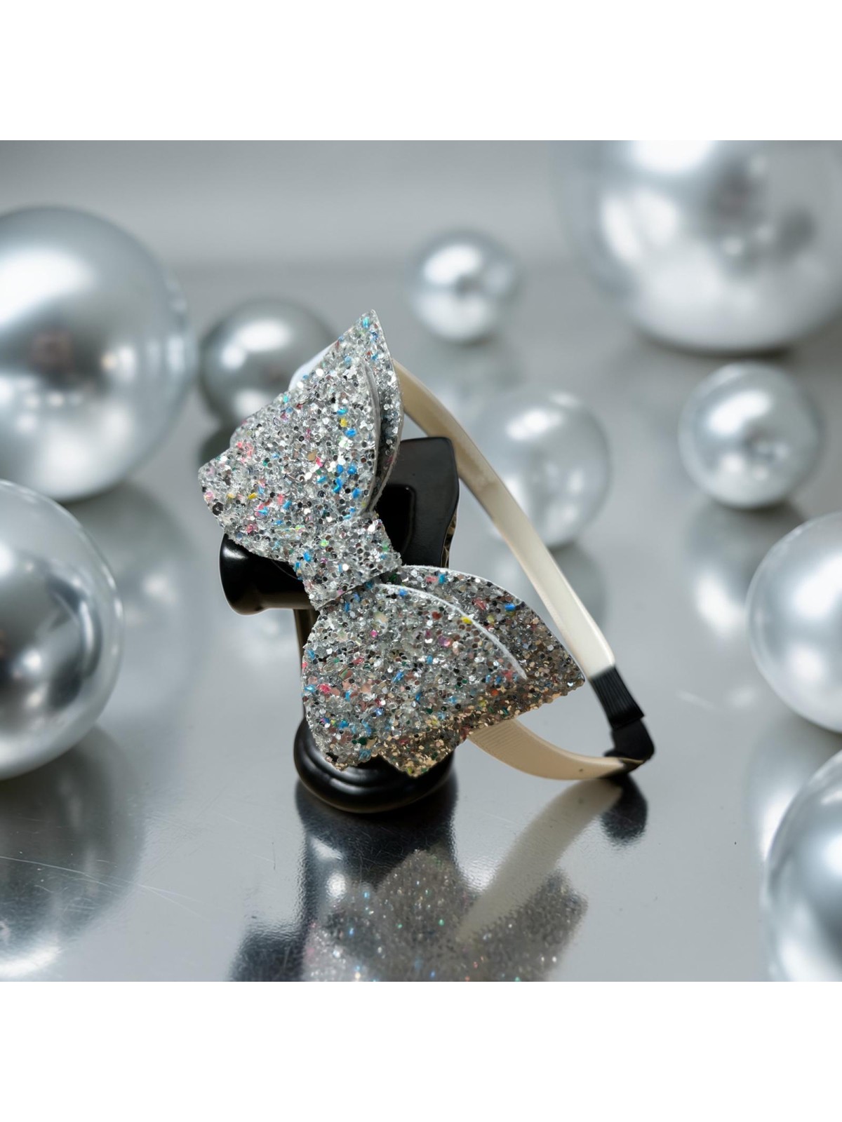 Op.51 KOKARDA SREBRNA Z BROKATEM NA GRZEBYKU