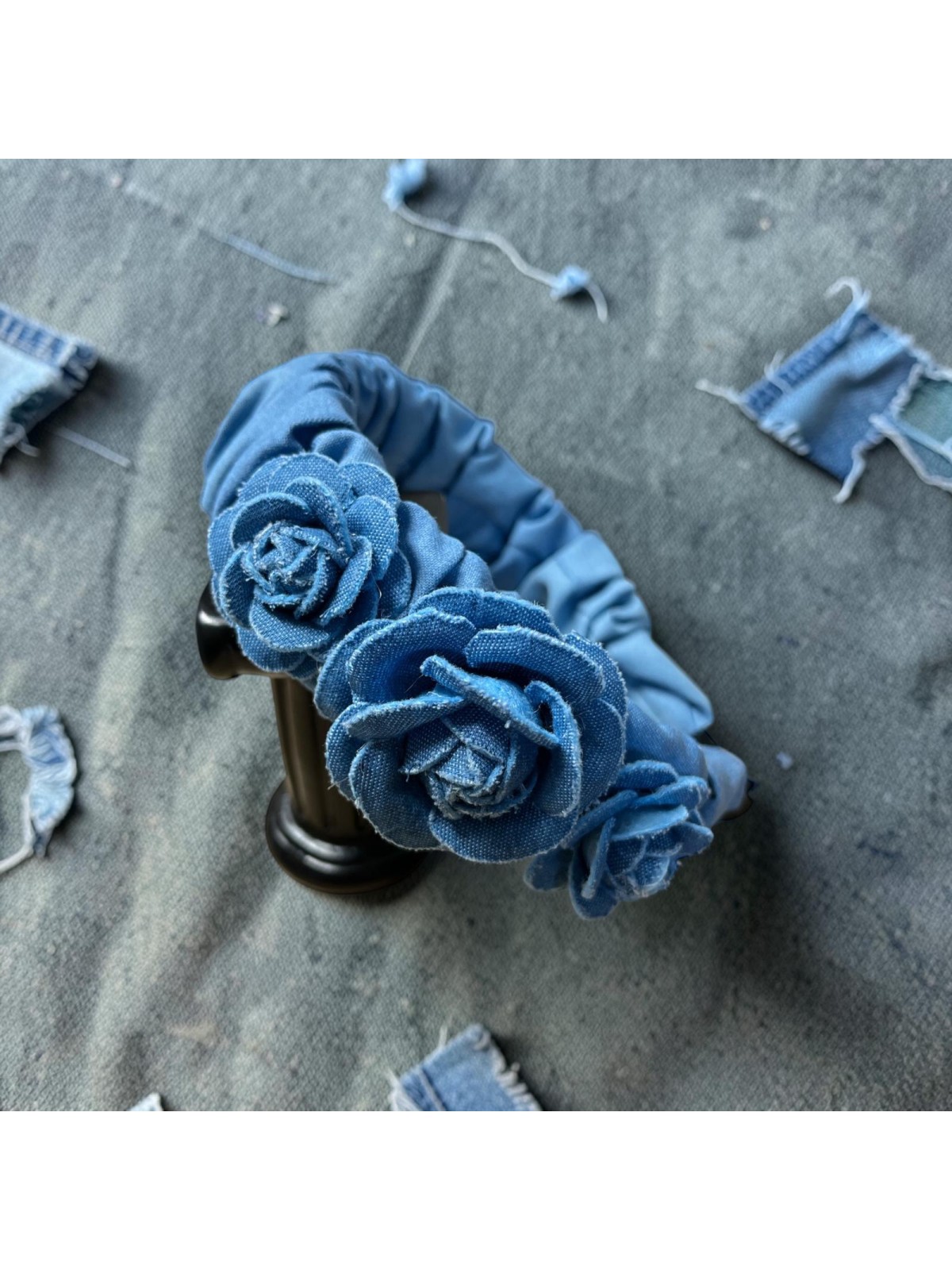 Op.52 Piękny zestaw opaska + kolczyki różyczki