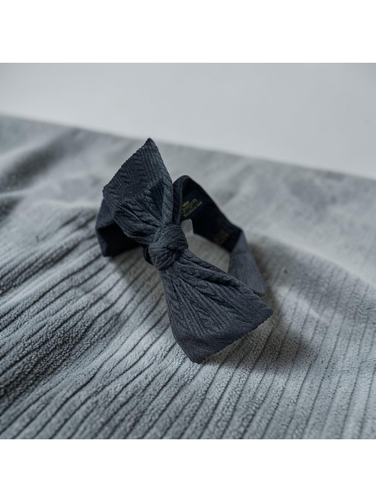 OP.57 Czarna opaska z kokardką na druciku