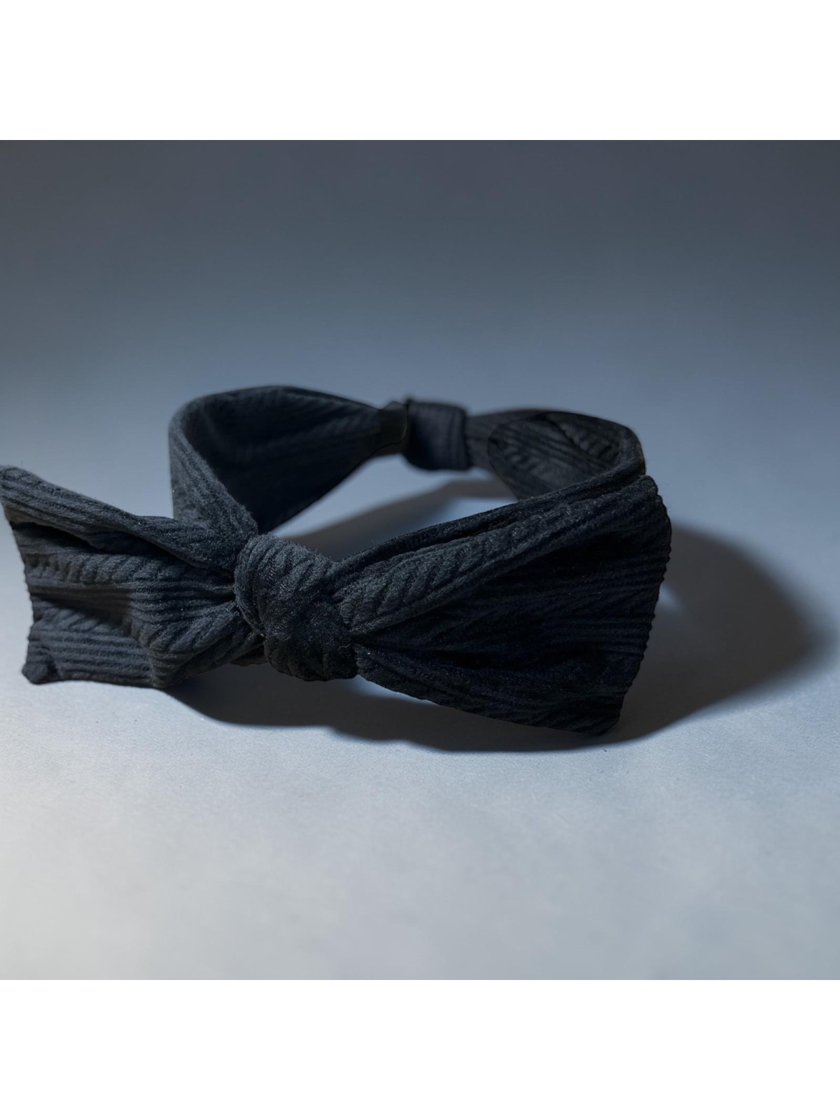 OP.57 Czarna opaska z kokardką na druciku