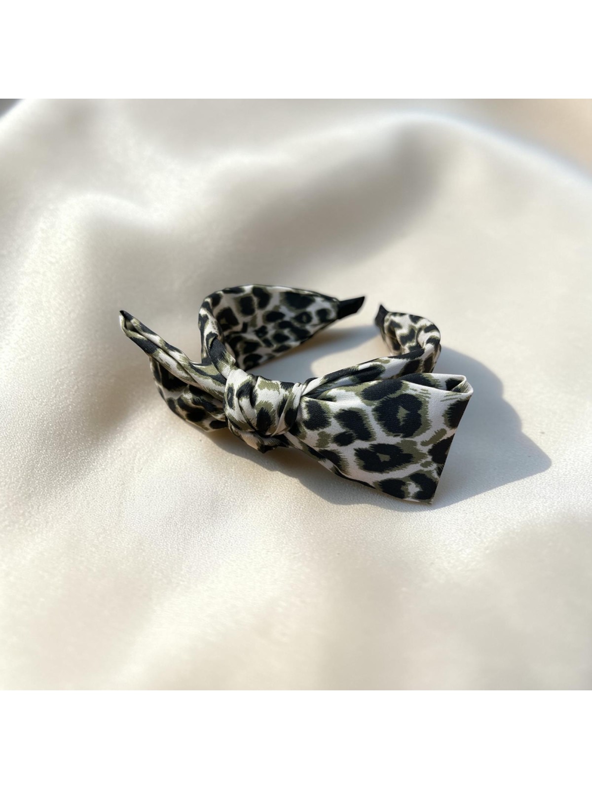 Opaska OP72 PANTERKA CZARNO -BIAŁA Z ZIELONYM Z  KOKARDA BEZ DRUCIKA