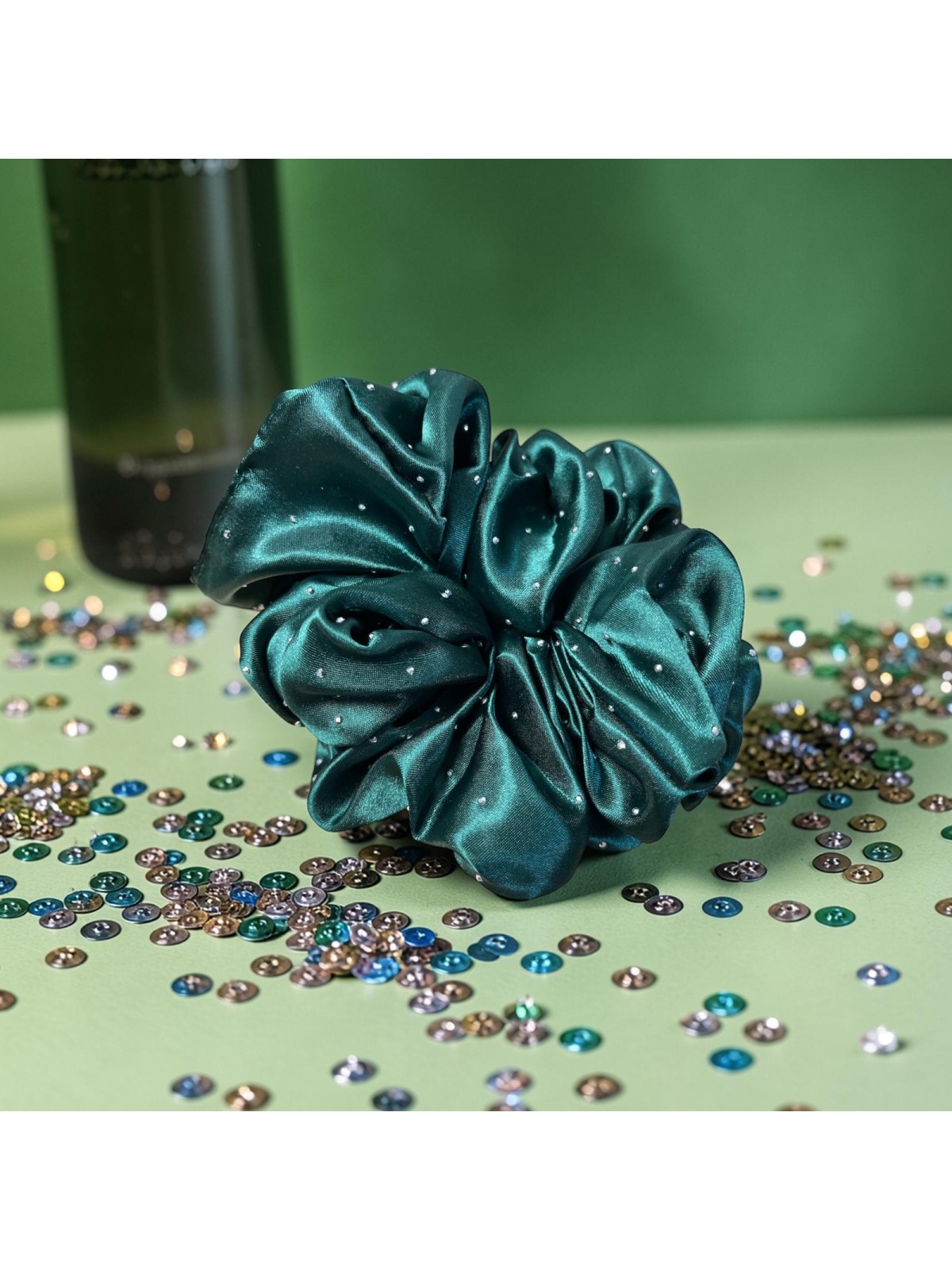 GUMKA SATYNA Z CEKINAMI BUTELKOWA ZIELEŃ