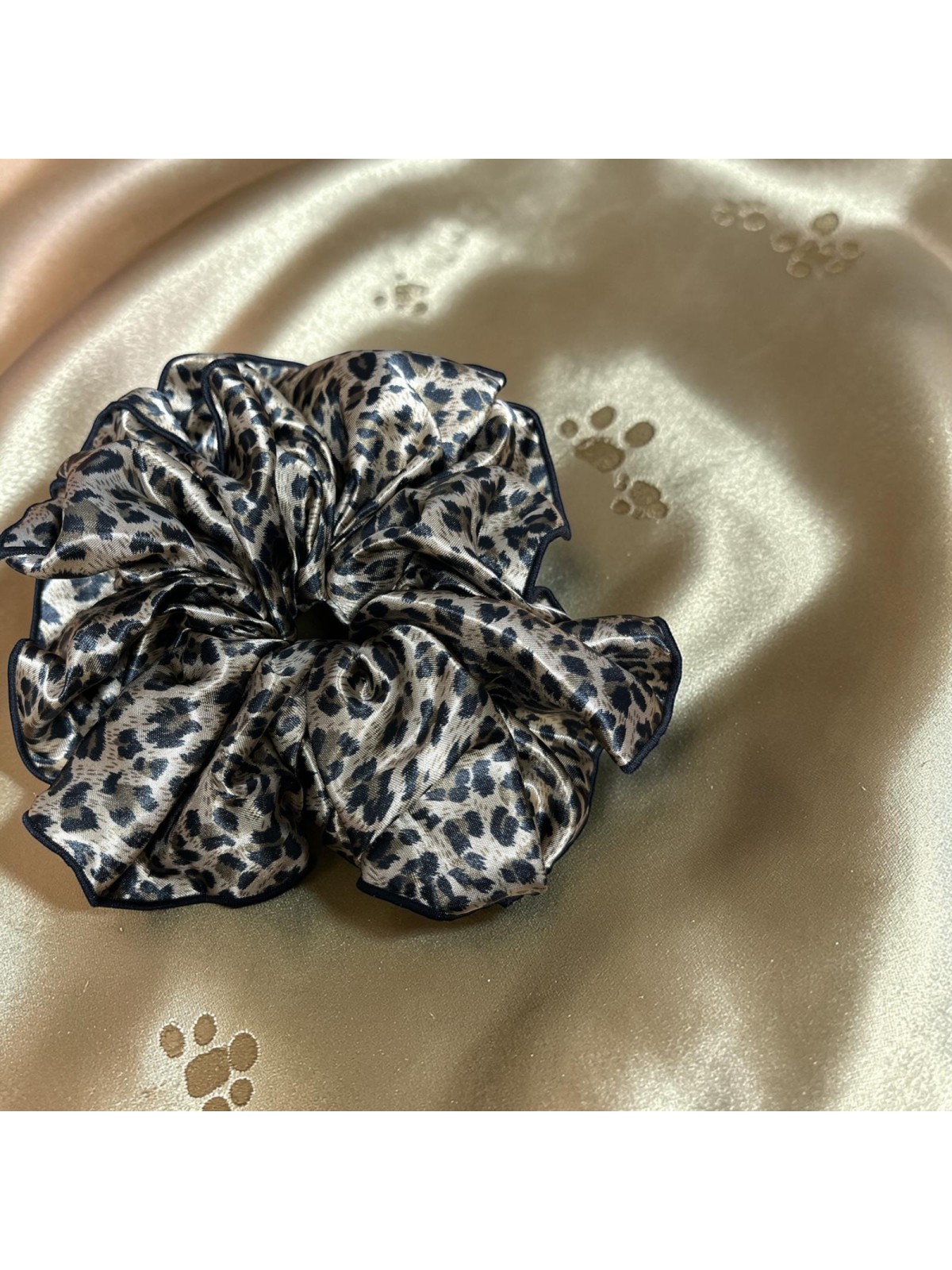 GUMKA 6 Złota z Czarnym Satynowa Panterka