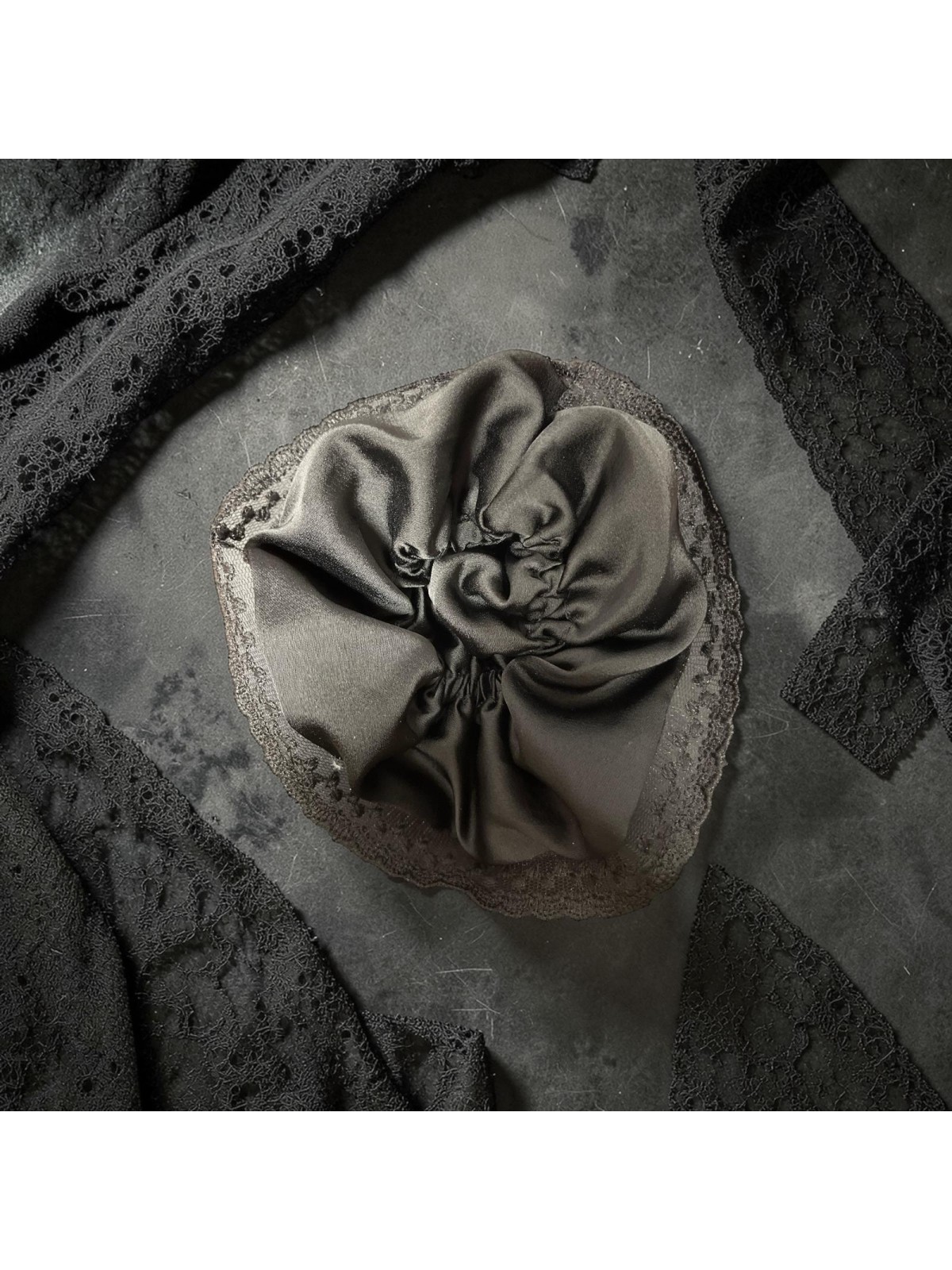 GUMKA CZARNA KORONKA 9