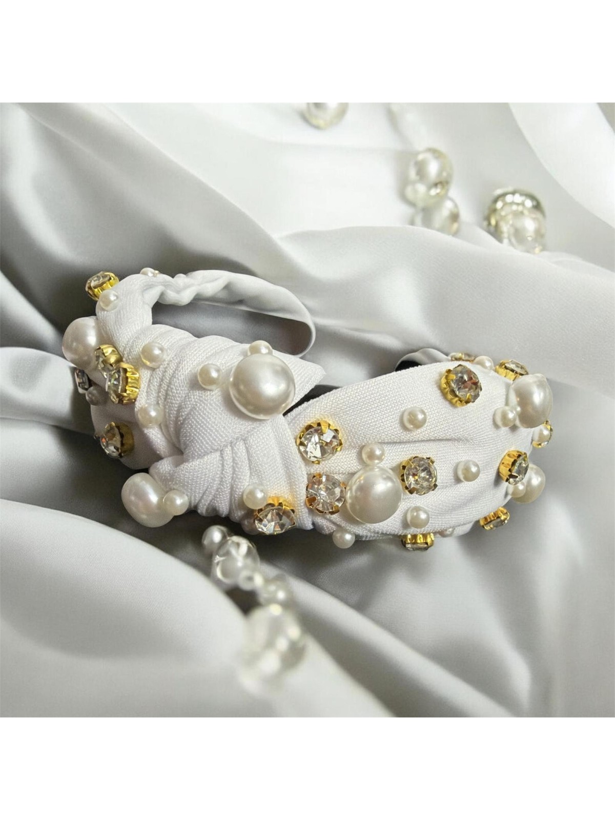 Op.76 Biała Materiałowa Opaska ozdobiona Perłami i Cyrkoniami