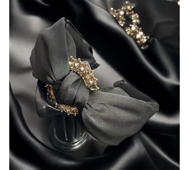 op77 Opaska Czarna Satyna Zdobiona Złotym Kółkiem i Cyrkonią