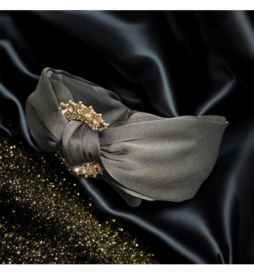 op77 Opaska Czarna Satyna Zdobiona Złotym Kółkiem i Cyrkonią