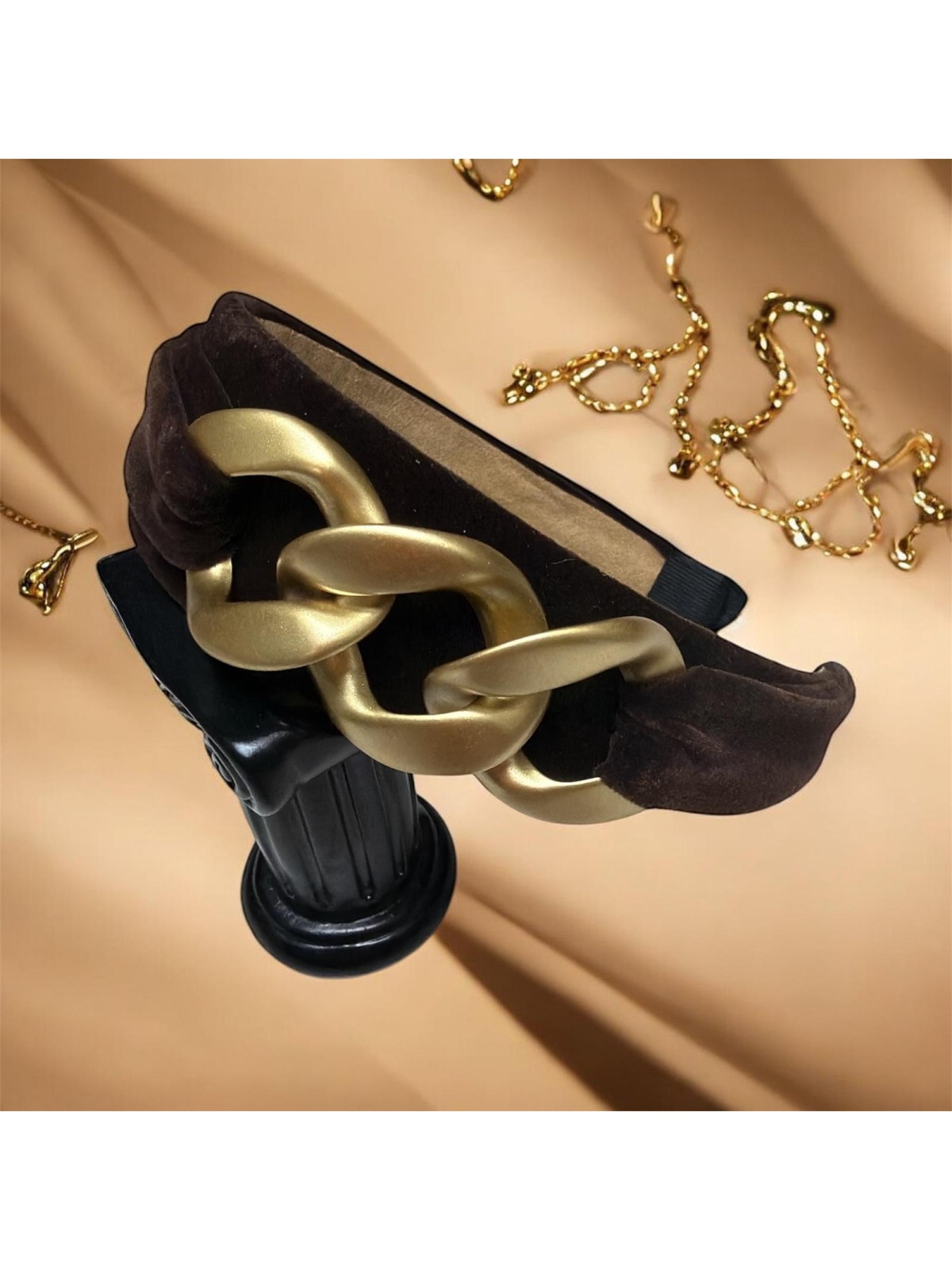 Op.80 Opaska Czekoladowa Zamszowa z Łańcuchem