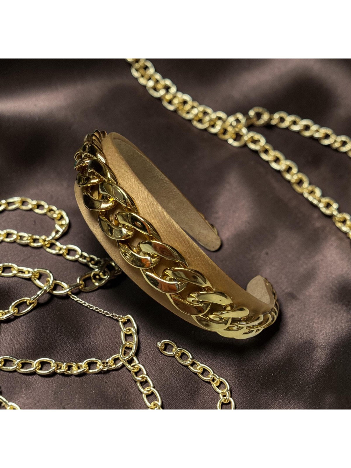 Op.81 Opaska Satynowa z Złotym Łańcuszkiem