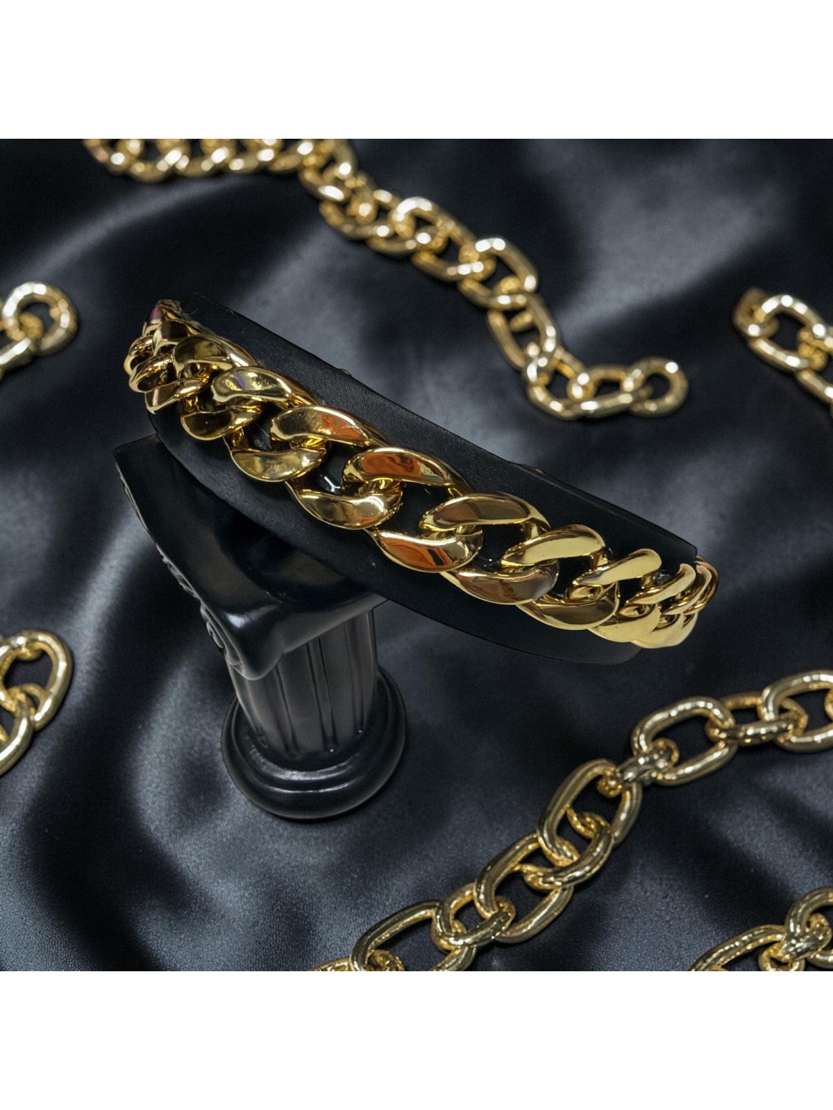 Op.81 Czarna Opaska z Łańcuszkiem