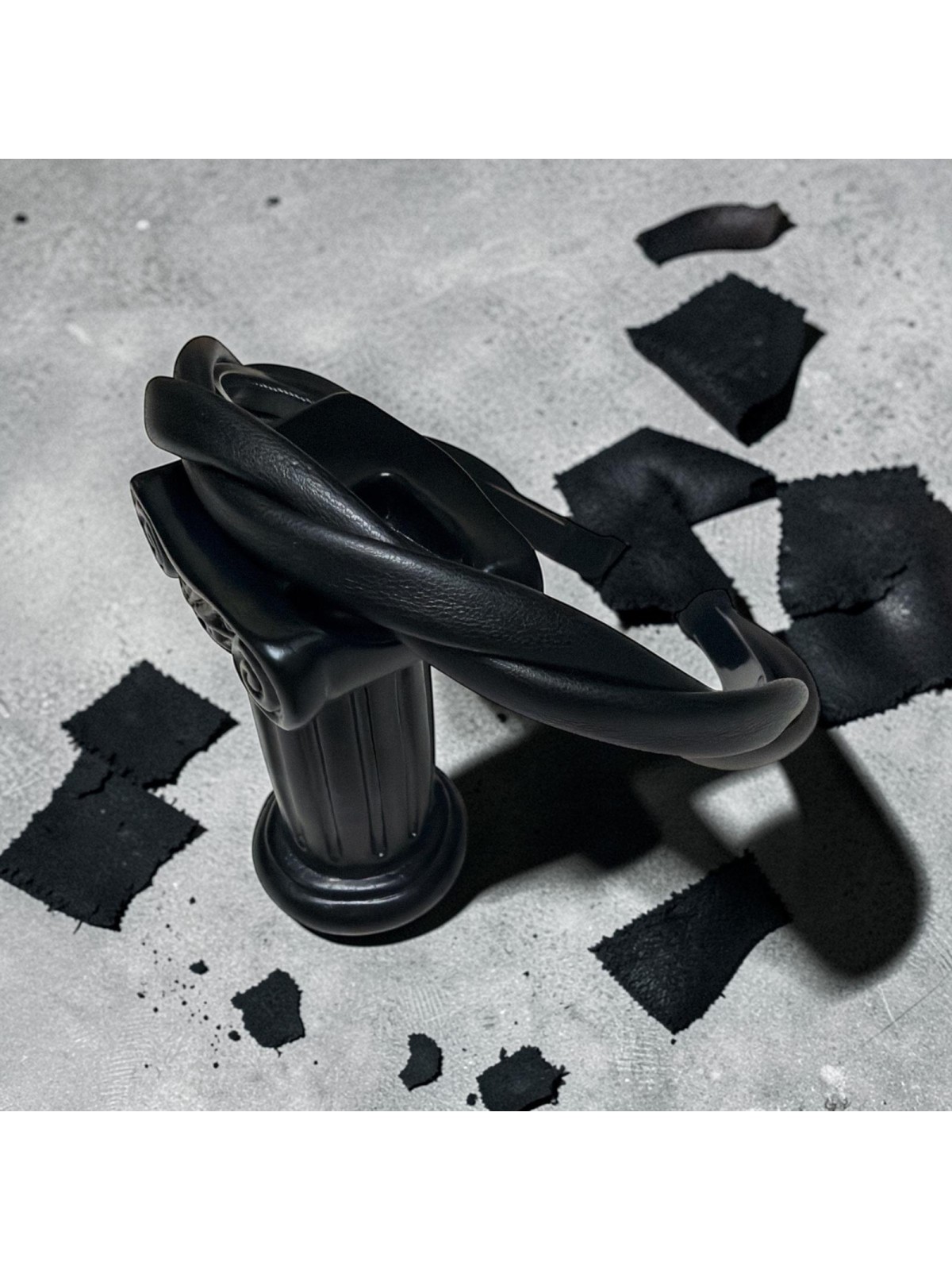 Op.84 Czarna Opaska Ekoskóra na Grzebyku