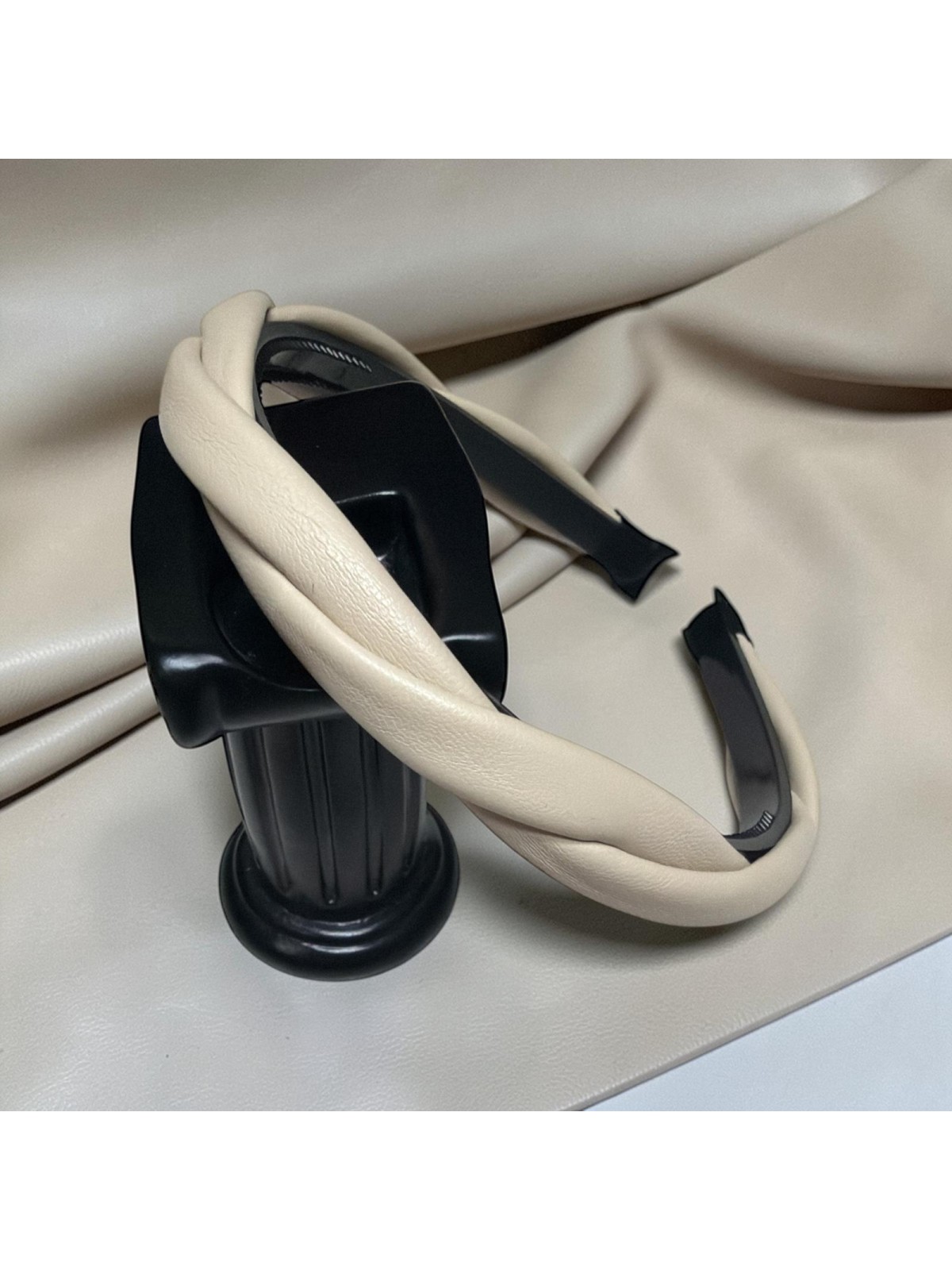 Op.84 Opaska Ekoskóra Śmietanka na Grzebyku