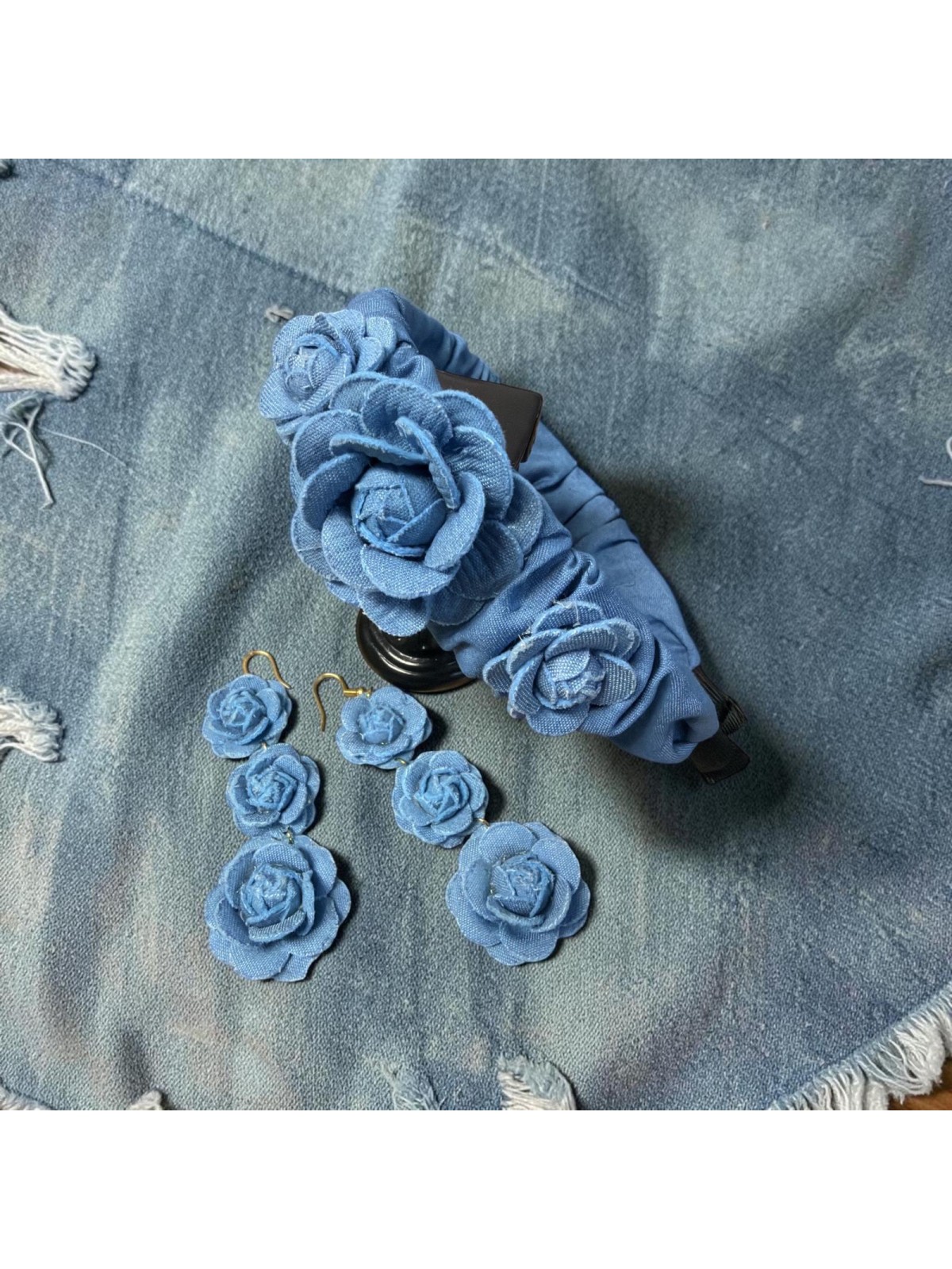 Op.88 Piękny zestaw opaska + kolczyki trzy różyczki