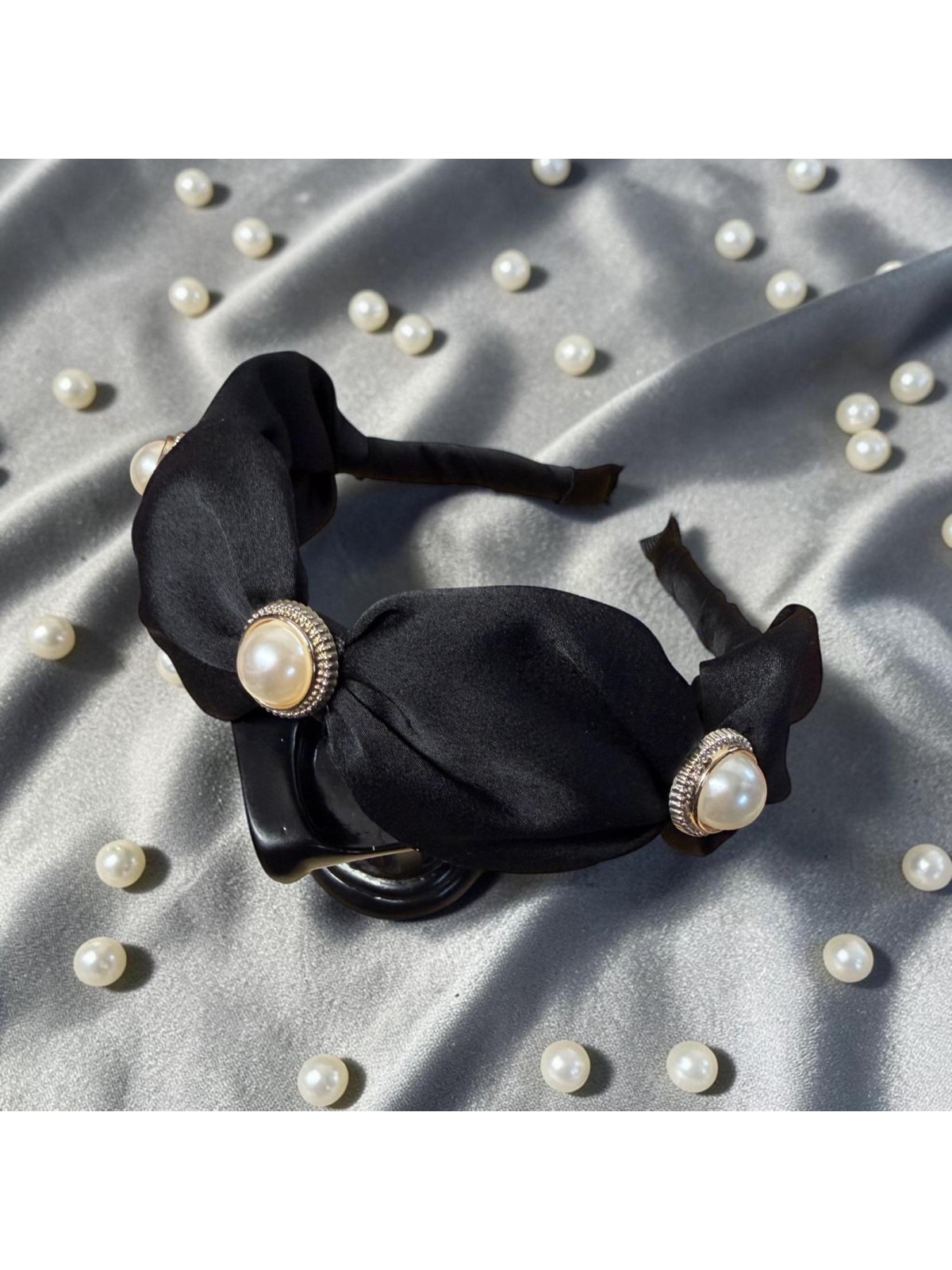 Op.92 czarna opaska satynowa z perłami