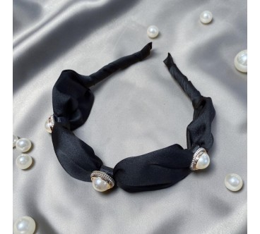 Op.92 czarna opaska satynowa z perłami