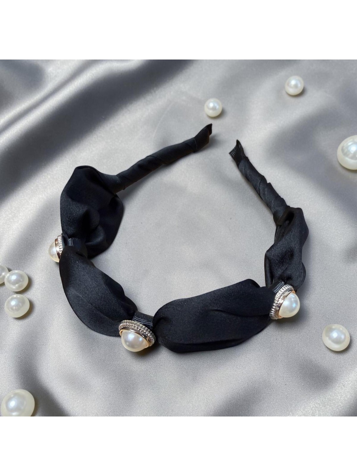 Op.92 czarna opaska satynowa z perłami