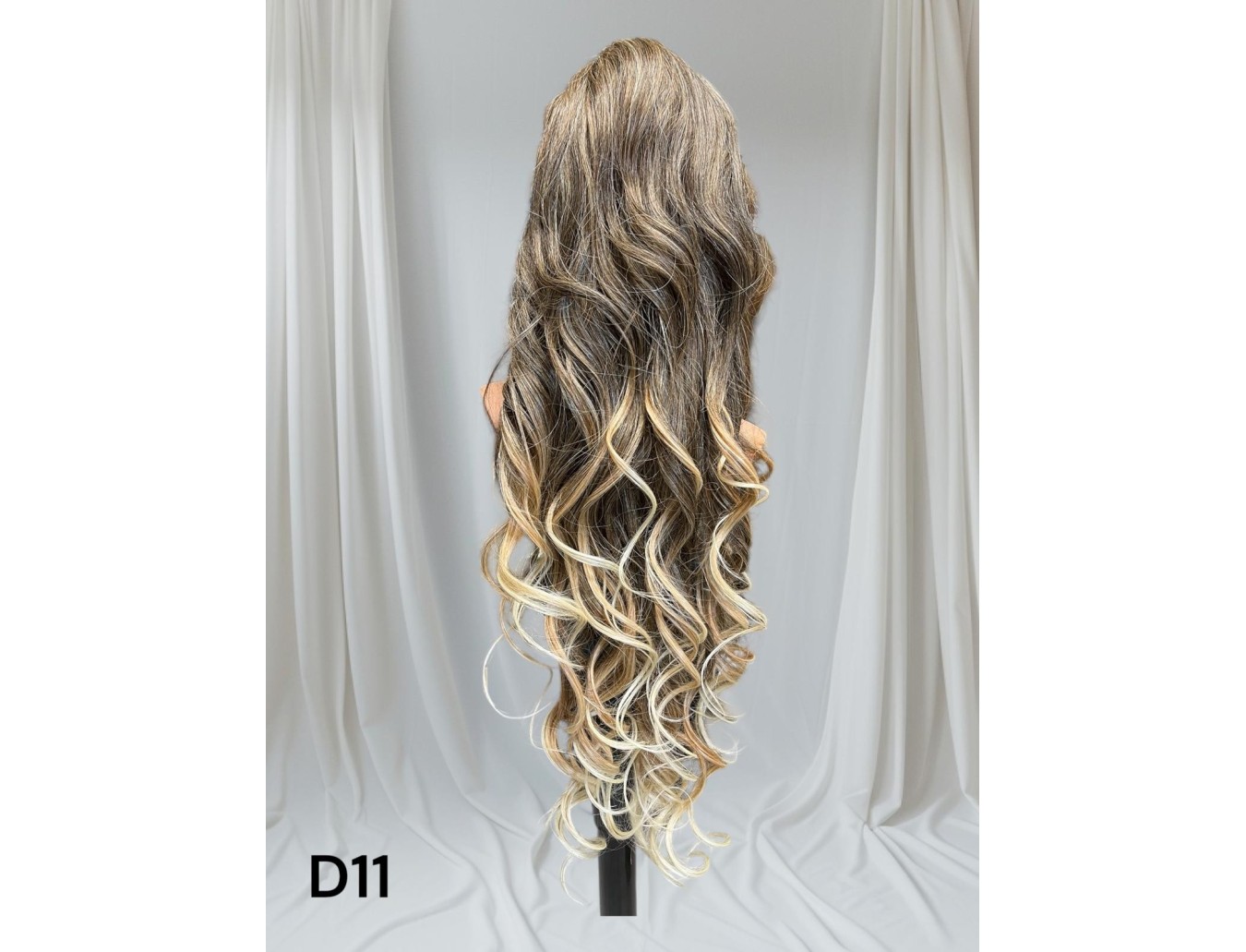 Kuc D11 z klamerką OMBRE BRĄZ Z CIEMNYM BLONDEM W CHŁODNEJ TONACJI Z KOŃCÓWKĄ JASNEGO BLONDU Kuc D11 z klamerką OMBRE BRĄZ Z CIEMNYM BLONDEM W CHŁODNEJ TONACJI Z KOŃCÓWKĄ JASNEGO BLONDU