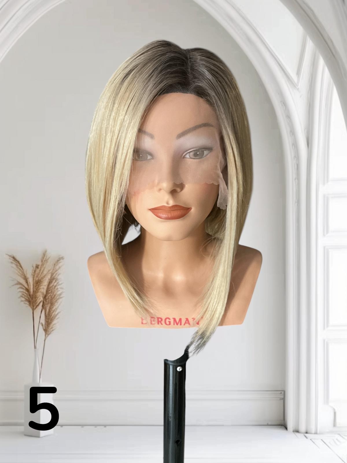 Peruka 5 lace front jasny blond pasemka z ciemniejszym chłodnym odrostem