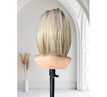 Peruka 5 lace front jasny blond pasemka z ciemniejszym chłodnym odrostem