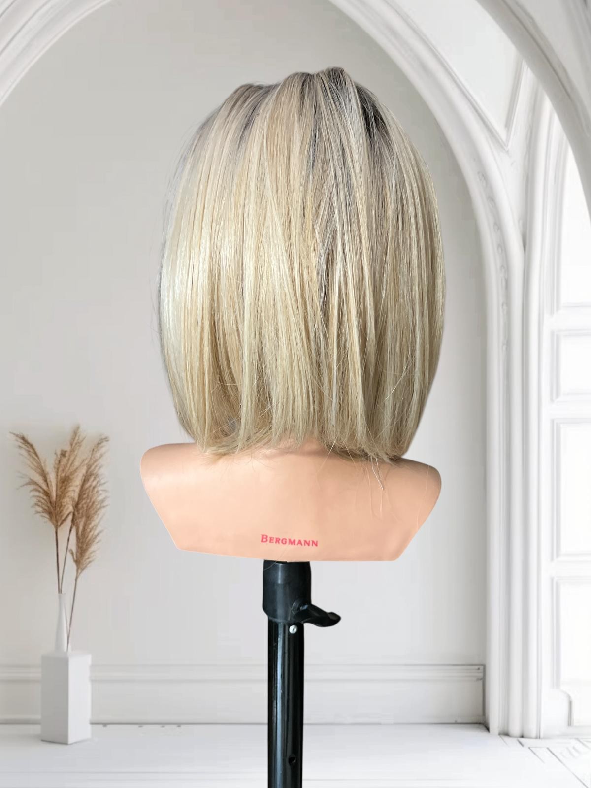 Peruka 5 lace front jasny blond pasemka z ciemniejszym chłodnym odrostem