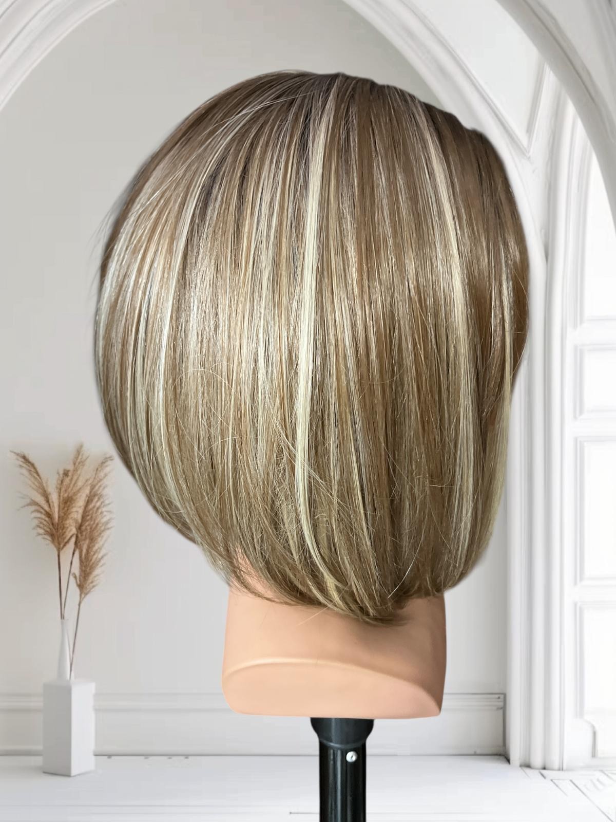 Peruka 6 Bob brąz z pasemkami blond