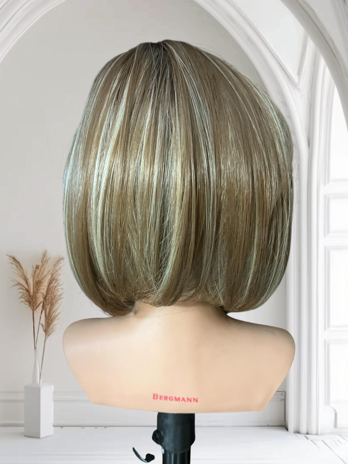 Peruka 6 Bob brąz z pasemkami blond