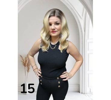 PERUKA 15 W ODCIACH BLONDU Z CIEMNIEJSZYM, ODROSTEM BLONDU