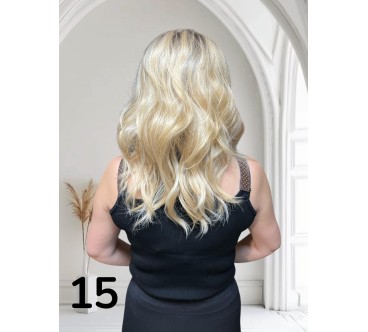 PERUKA 15 W ODCIACH BLONDU Z CIEMNIEJSZYM, ODROSTEM BLONDU