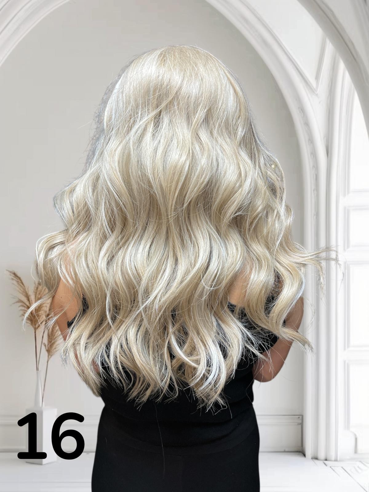 PERUKA 16 PERUKA W ODCIENIACH PERŁWEGO BLONDU Z PLATYNĄ