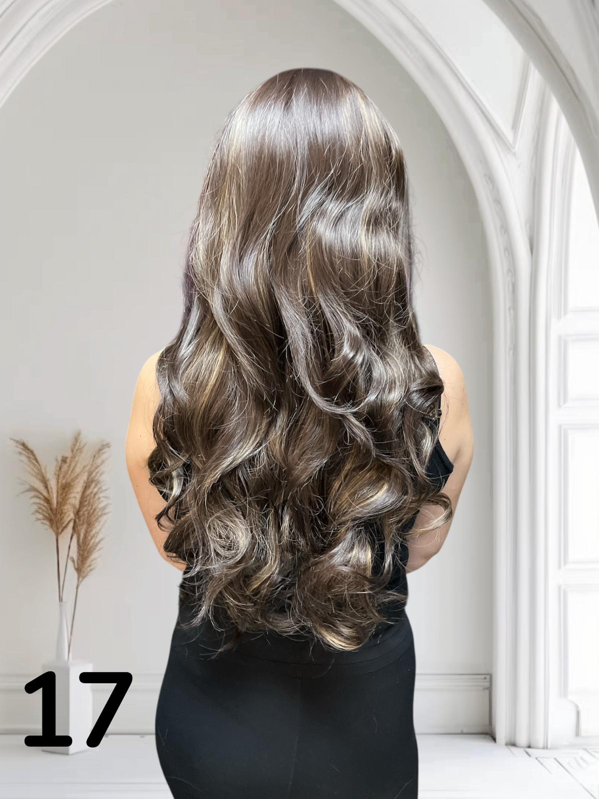 PERUKA 17 W CHŁODNYCH ODCIEACH BRĄZU Z WSTAWKAMI BLONDU